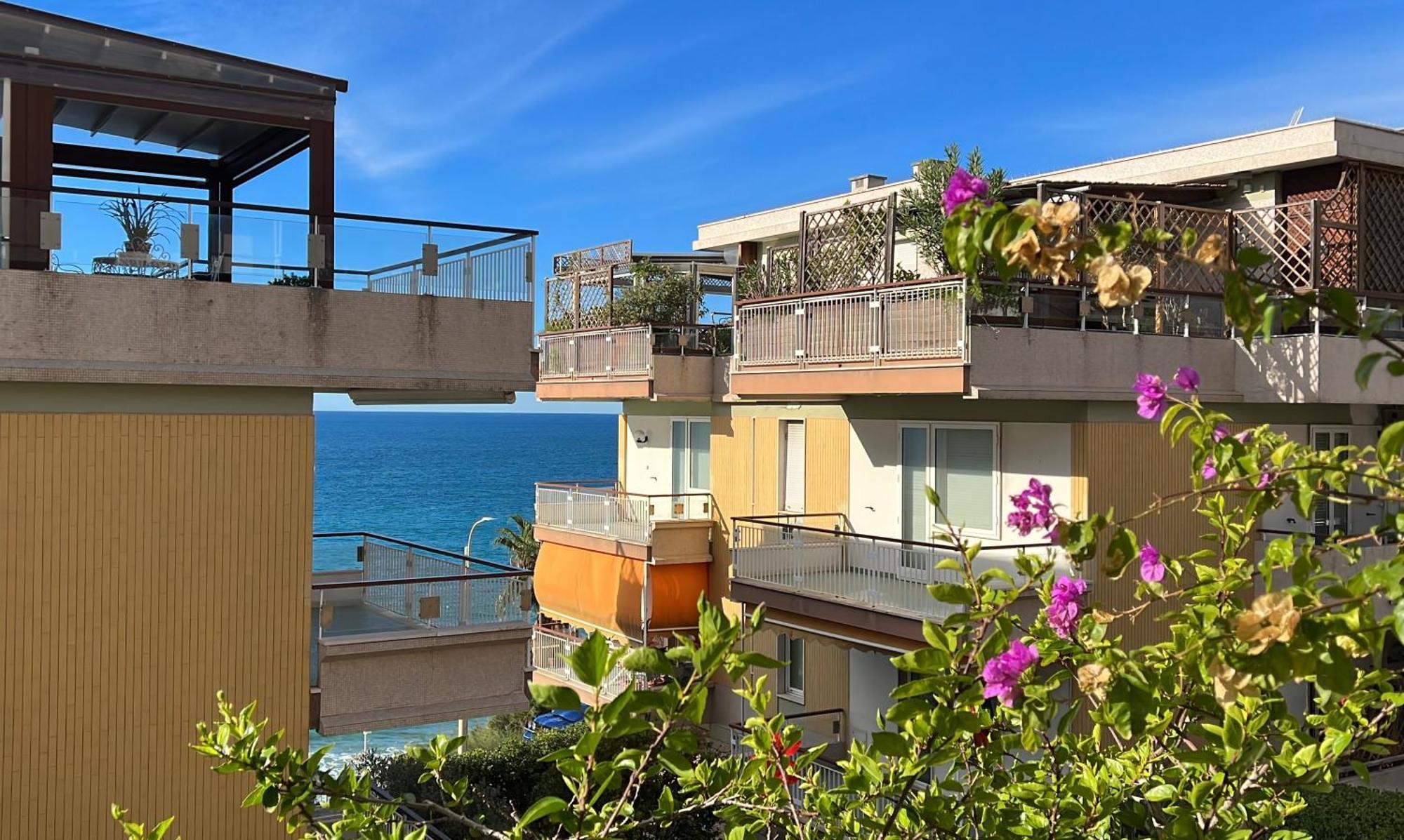 Tre Ponti Beach Apartment - Terrazzo Vista Mare Sanremo Exterior photo